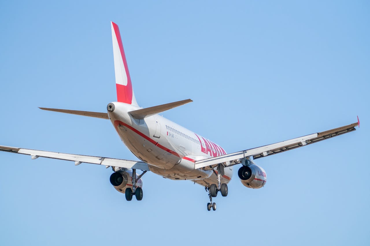 gallery-04 Airbus A320 making a smooth landing at Manises Airport, Comunidad Valenciana, Spain.